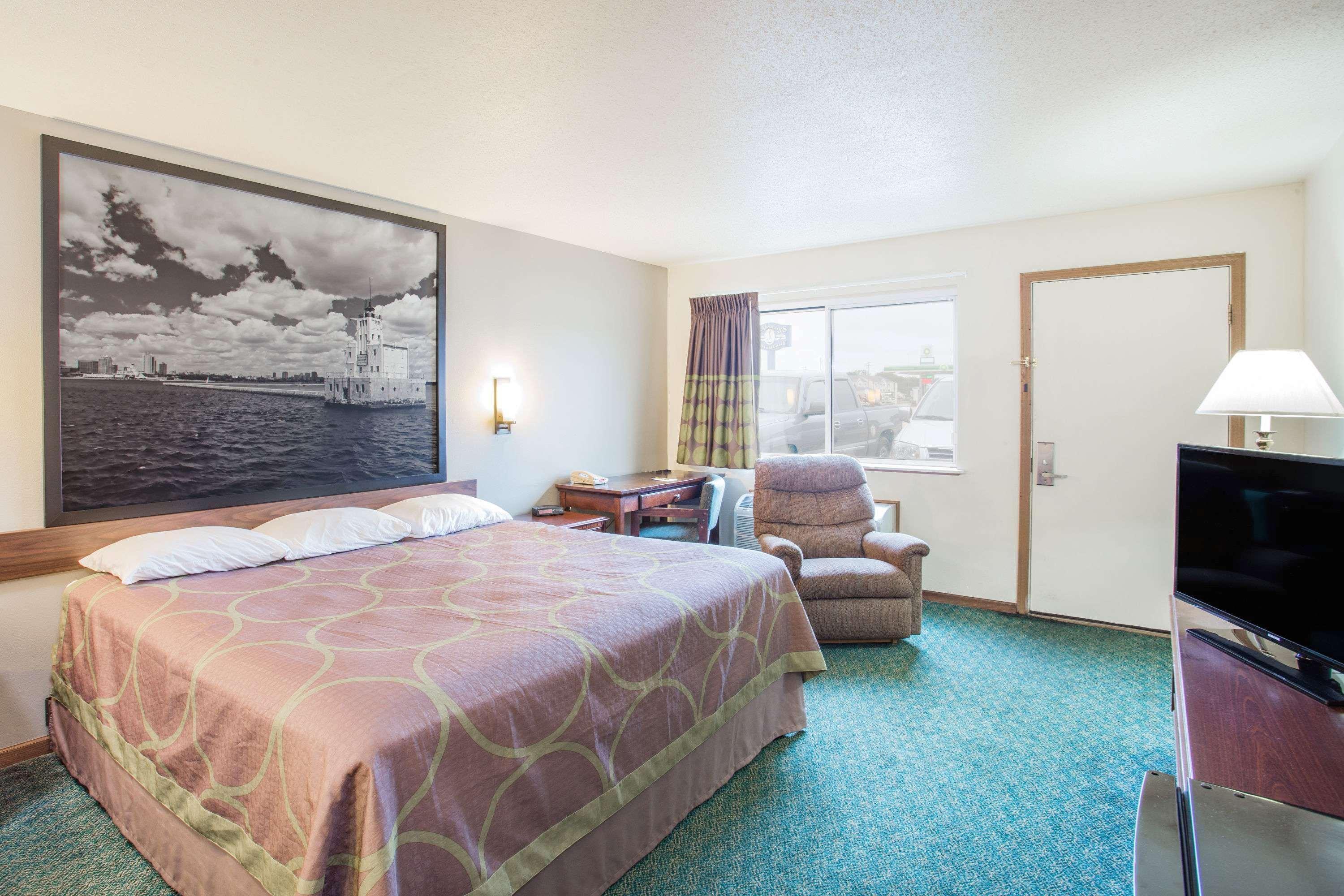 Super 8 By Wyndham Prairie Du Chien Hotel Екстериор снимка