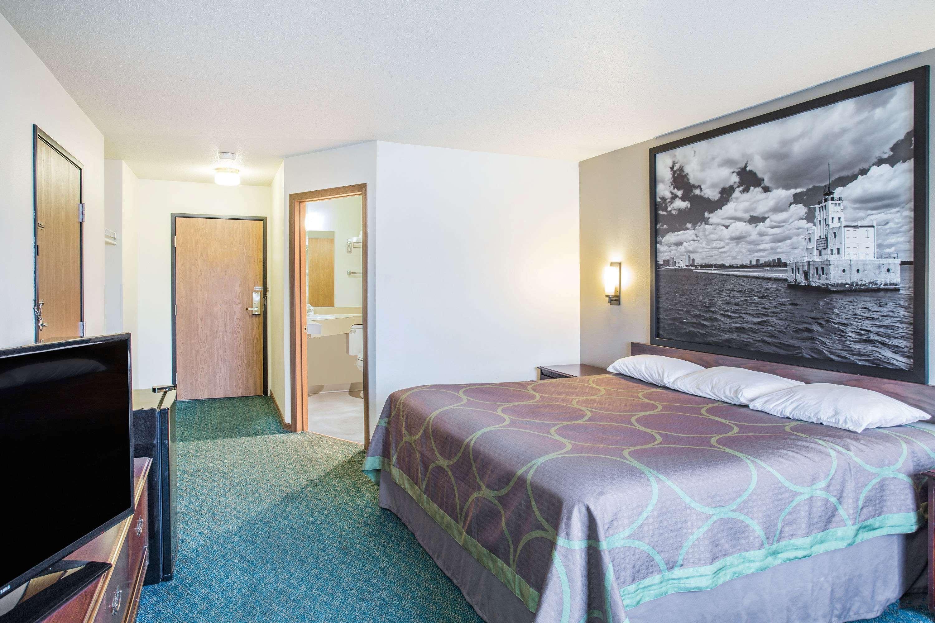 Super 8 By Wyndham Prairie Du Chien Hotel Екстериор снимка