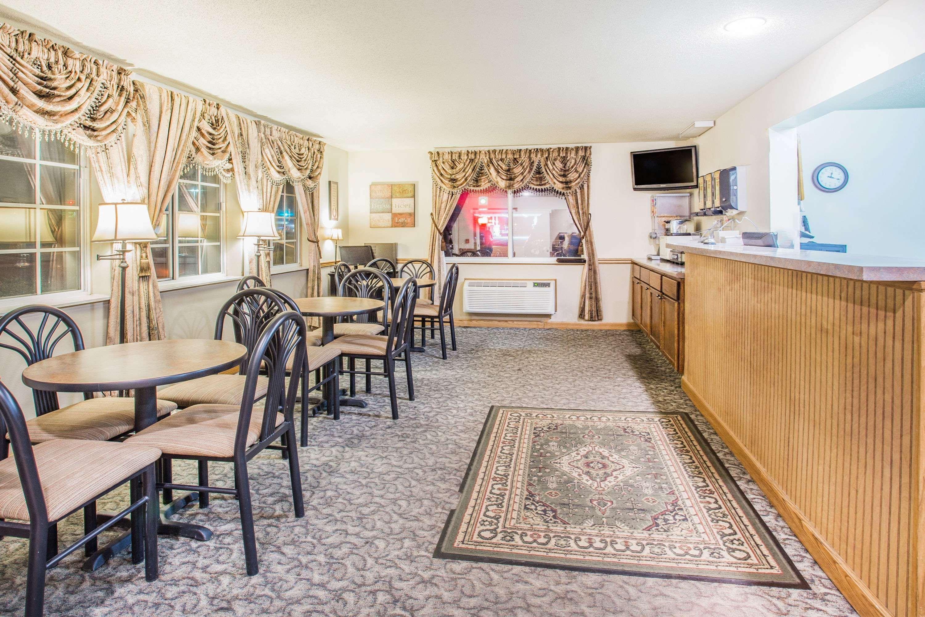 Super 8 By Wyndham Prairie Du Chien Hotel Екстериор снимка
