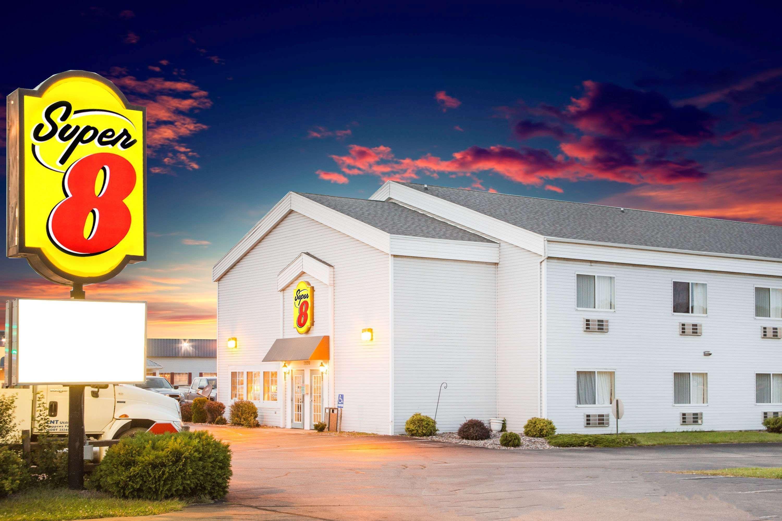 Super 8 By Wyndham Prairie Du Chien Hotel Екстериор снимка