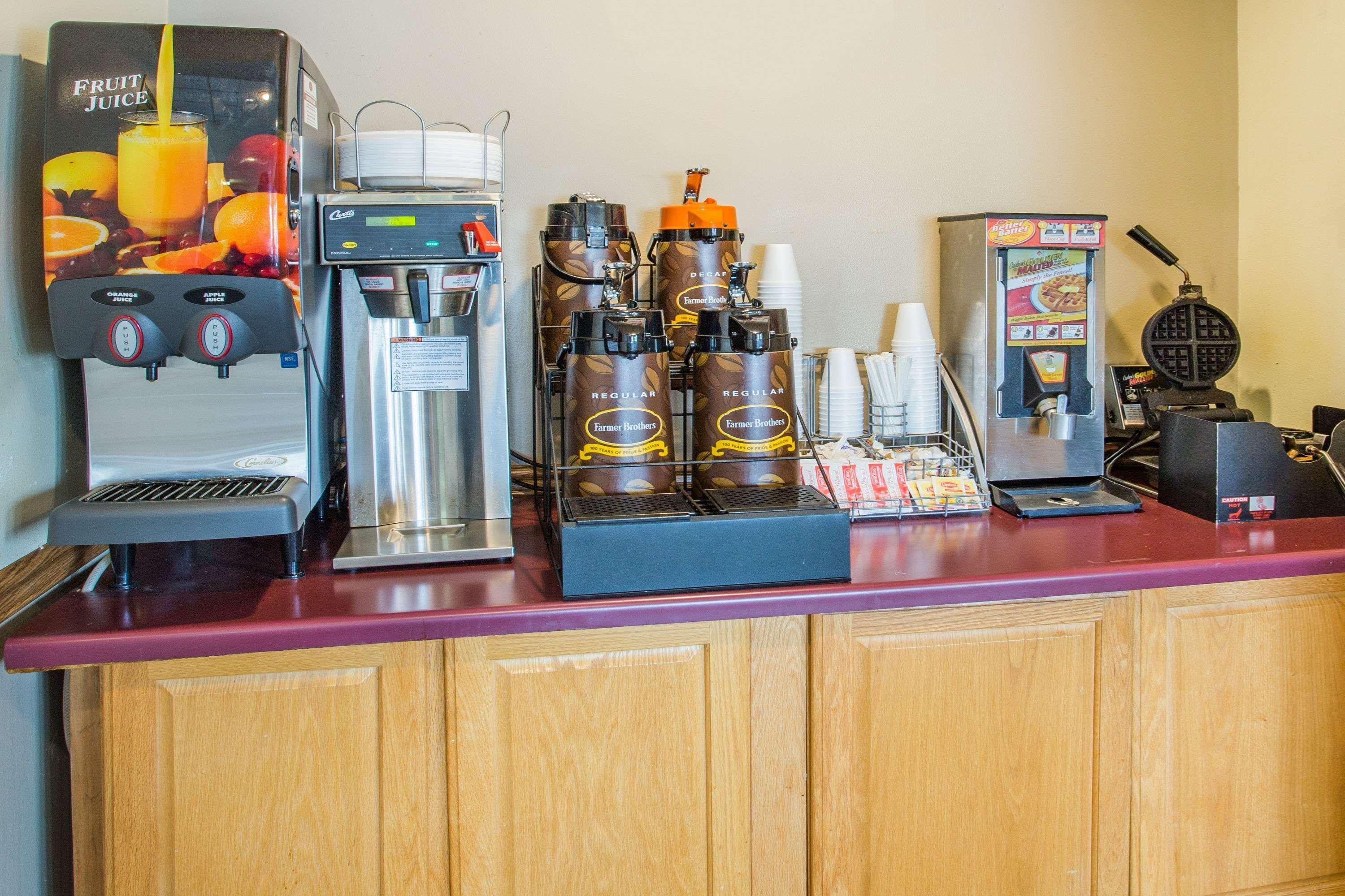 Super 8 By Wyndham Prairie Du Chien Hotel Екстериор снимка
