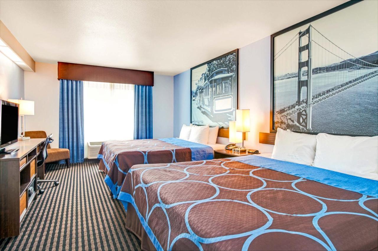 Super 8 By Wyndham Prairie Du Chien Hotel Екстериор снимка