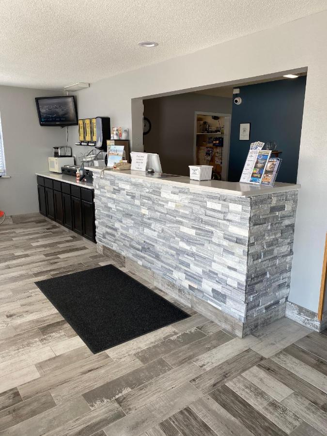 Super 8 By Wyndham Prairie Du Chien Hotel Екстериор снимка