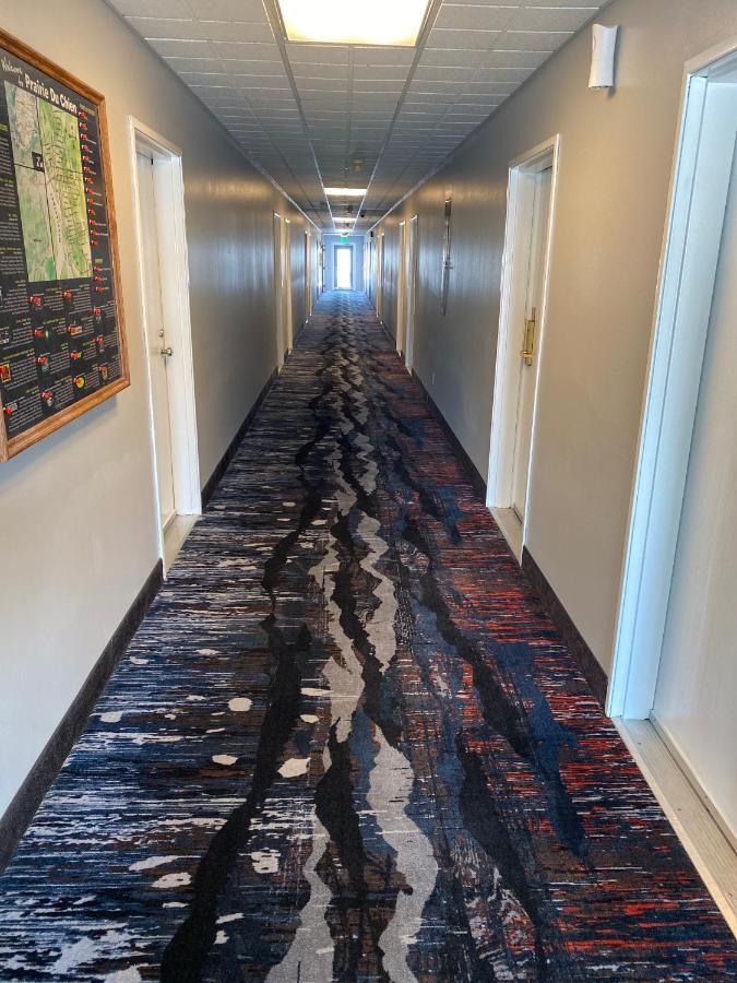 Super 8 By Wyndham Prairie Du Chien Hotel Екстериор снимка
