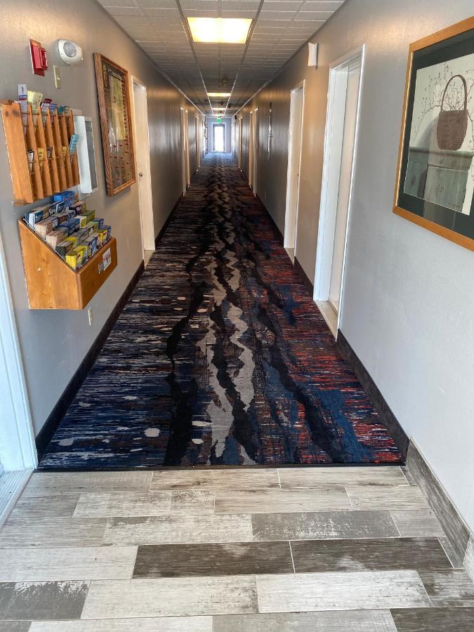 Super 8 By Wyndham Prairie Du Chien Hotel Екстериор снимка